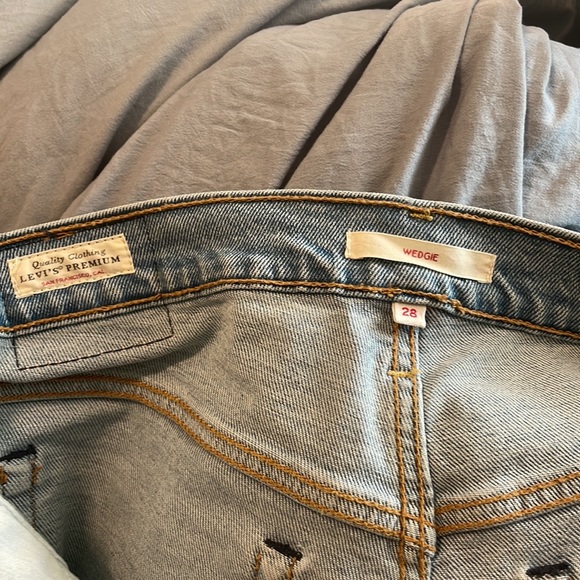 Levi Wedgie Jeans 28 - Picture 3 of 4